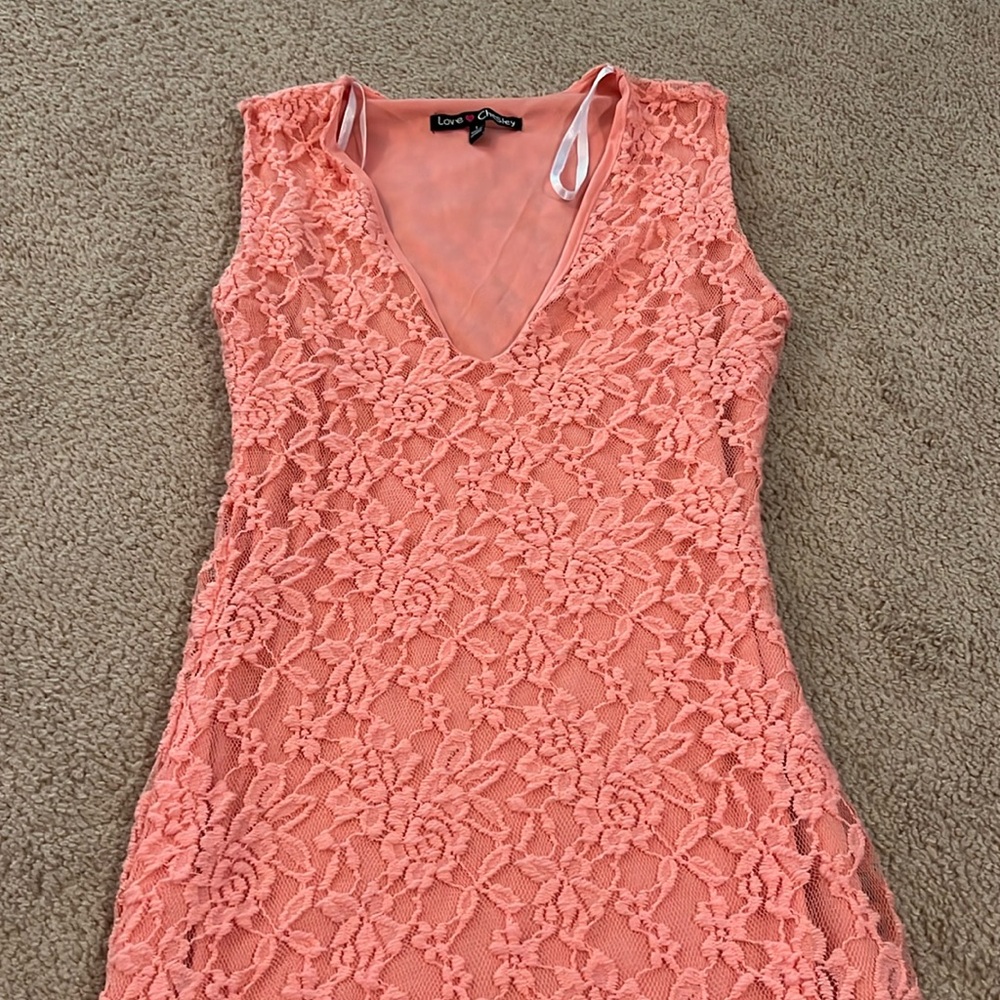 Love Chesley peach/pink lace lined dress size Large